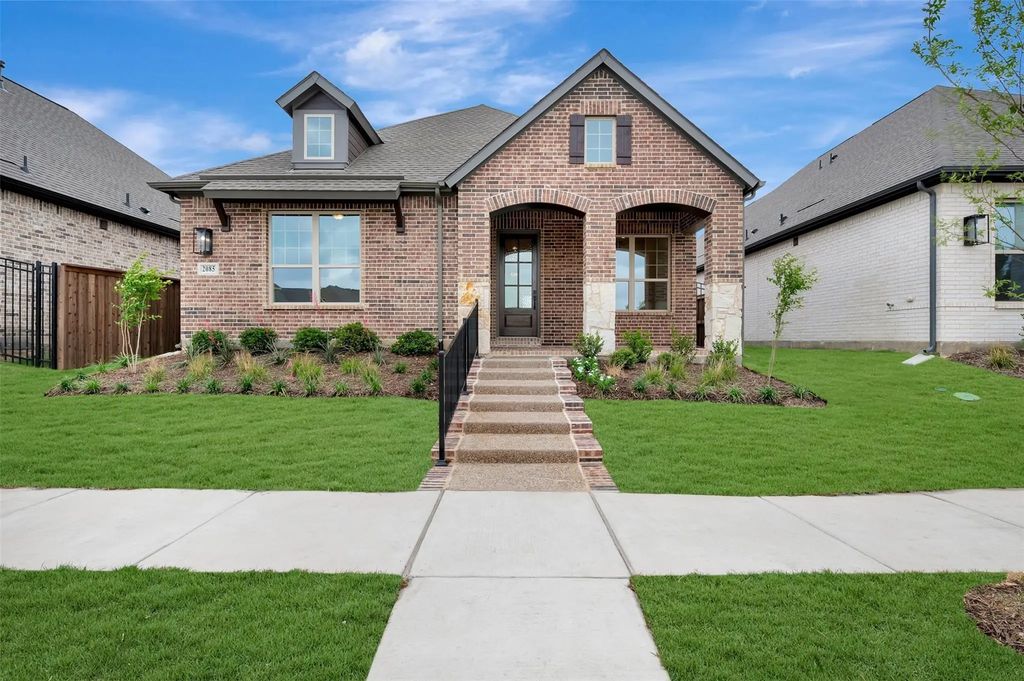 2085 Emerald Grove Drive, Arlington