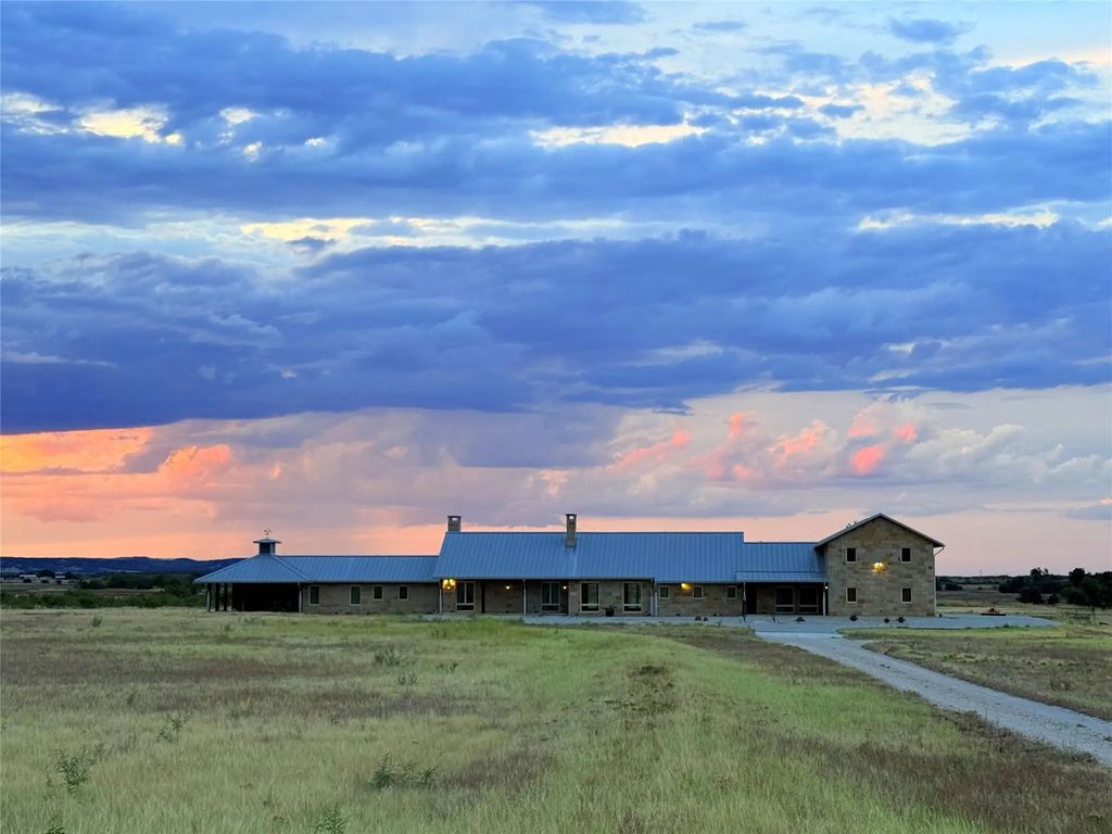 990 County Road 621, Tuscola