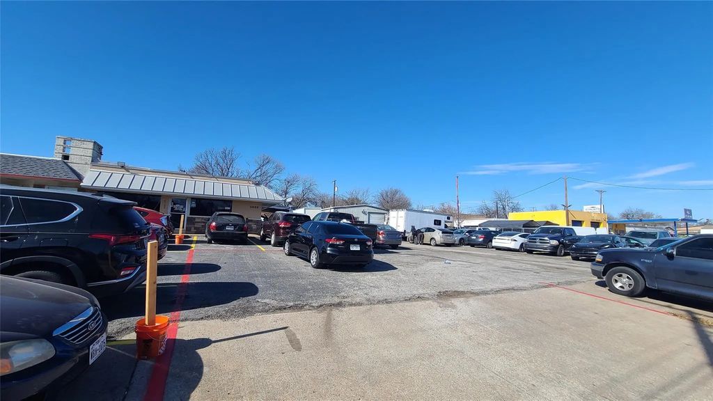 2623 S Garland Avenue, Garland