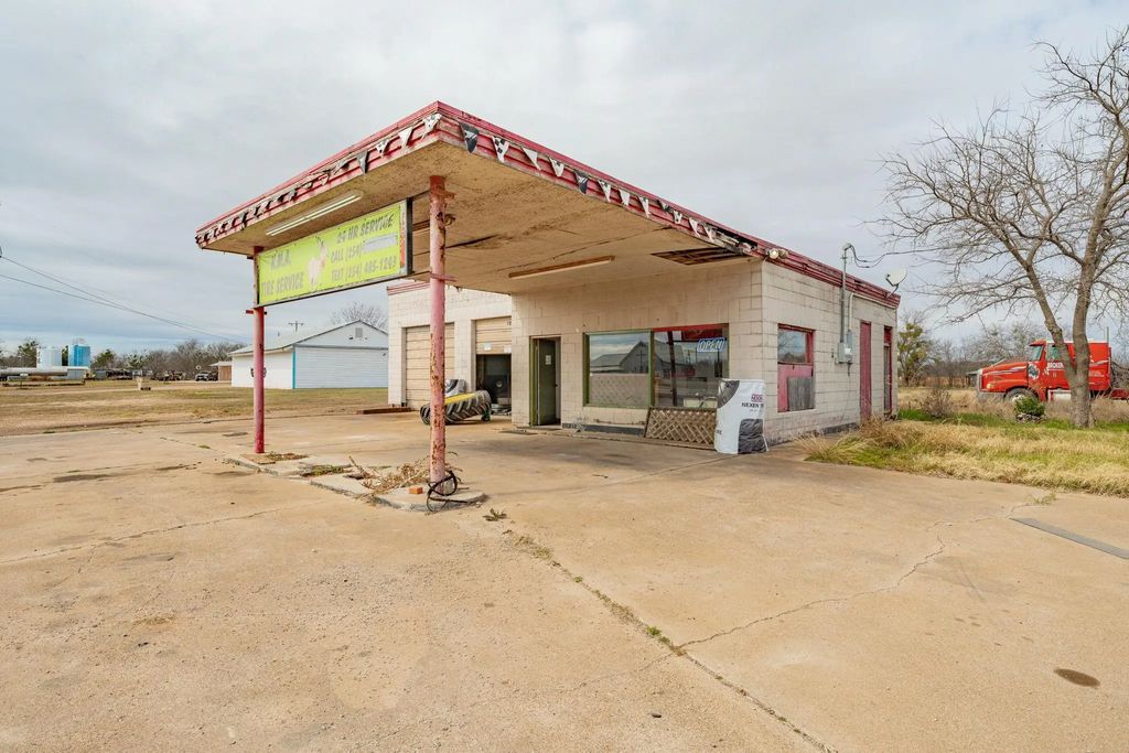 100 W Commerce Street, Gustine