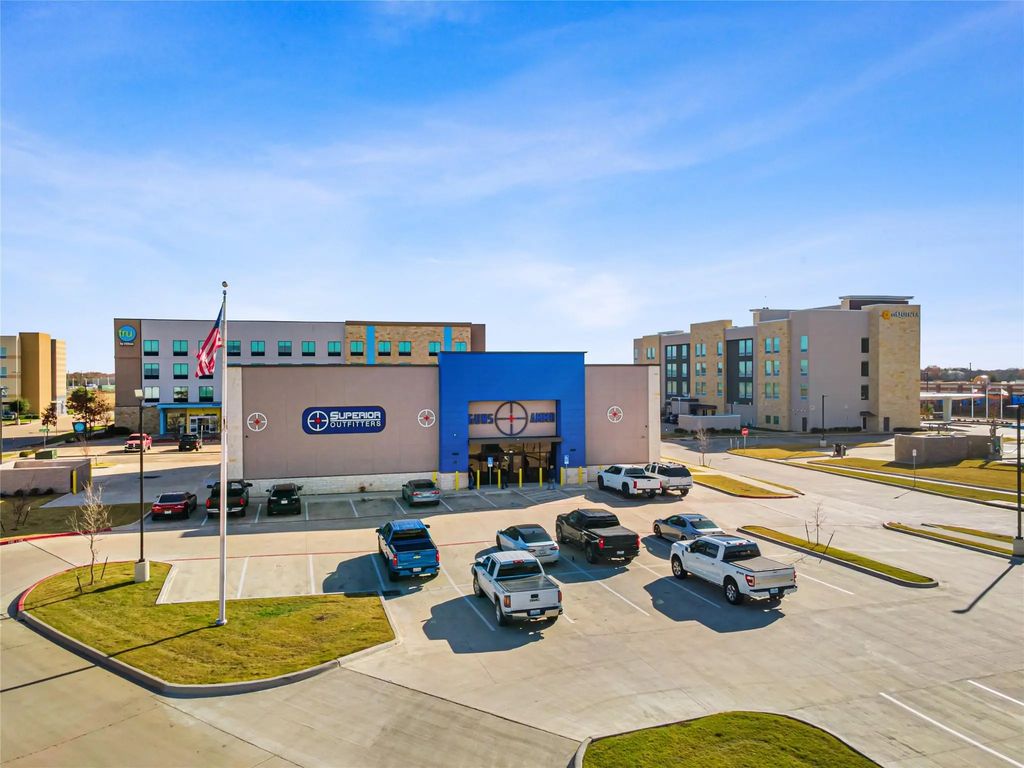 214 Market Center Drive, Terrell