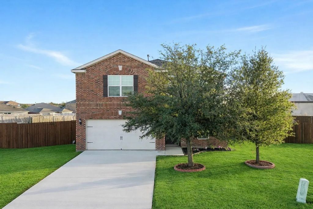 2112 Foxglove Court, Forney