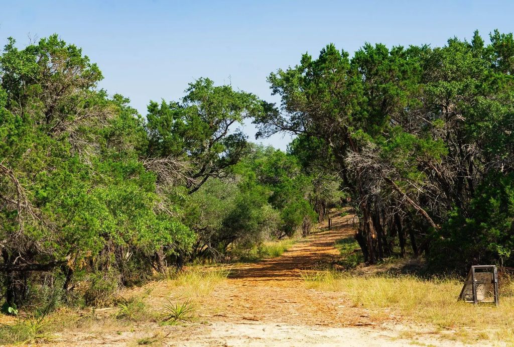 Old Ferry Road, Spicewood