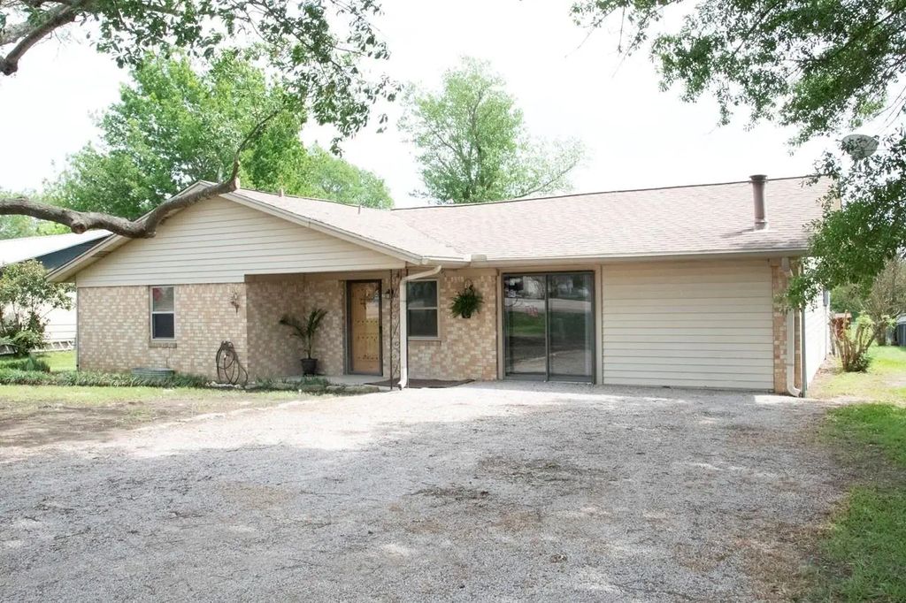 521 Fm 2838, Mexia