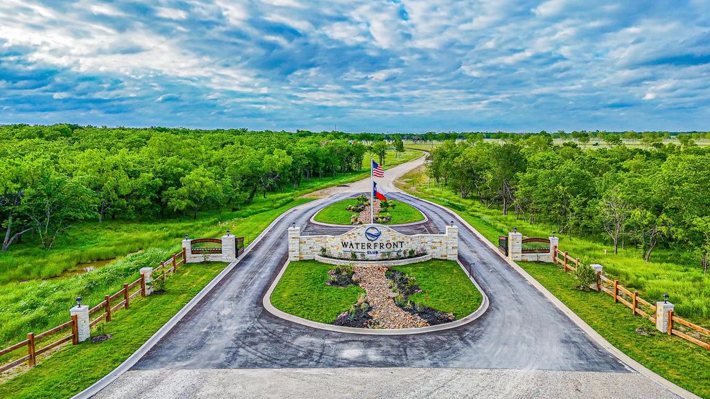 Lot 132 Waterfront Club, Corsicana