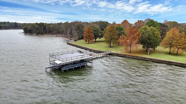 11000 County Road 3280, Kerens