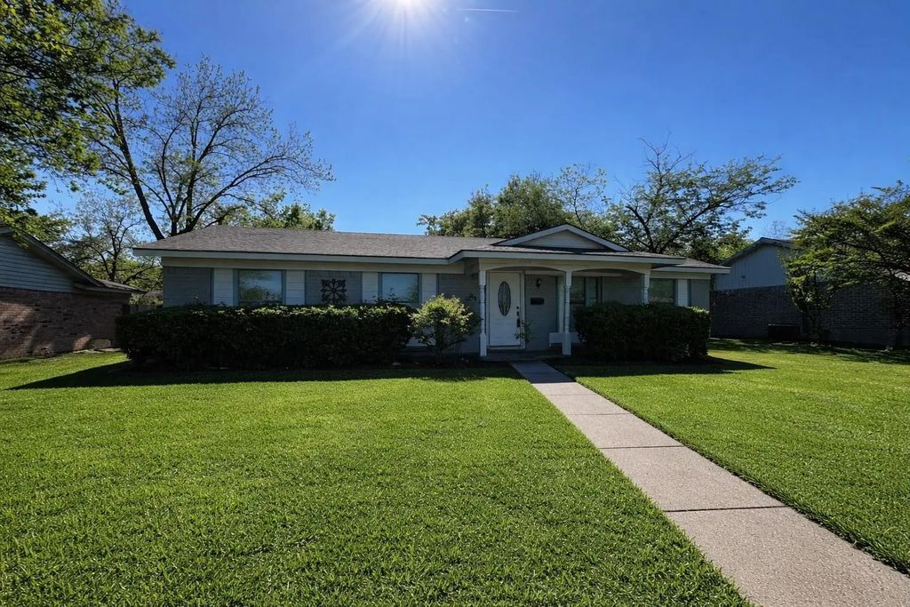 805 Brookshire Circle, Garland