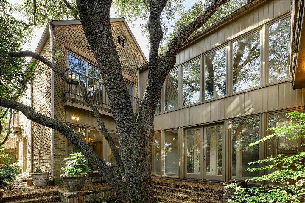 7 Glenchester Court, Dallas