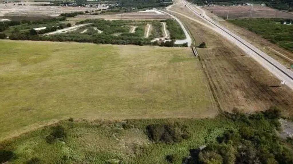 1945 County Road 904z, Cleburne