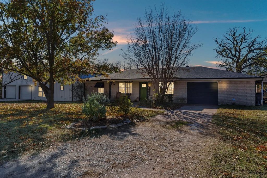 406 N Oak Lane, Tolar