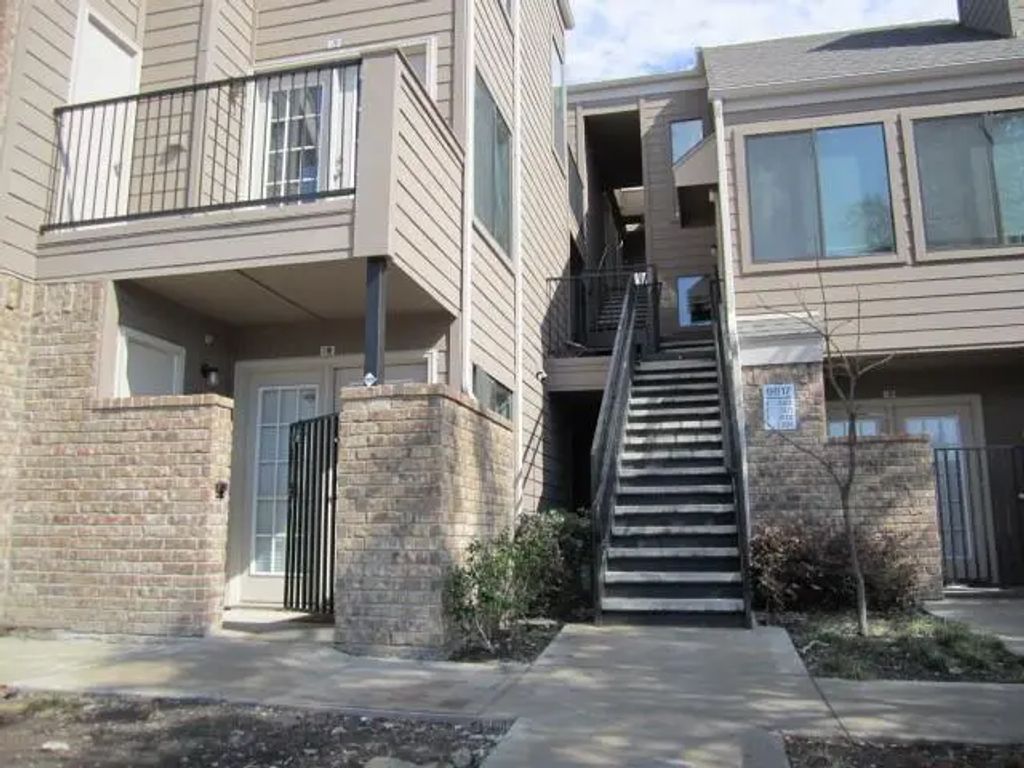 9813 Walnut Street 303, Dallas