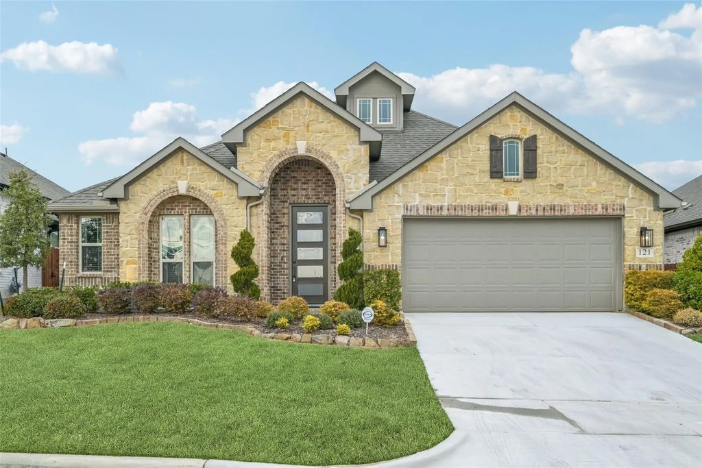121 Emperor Oak Court, Balch Springs