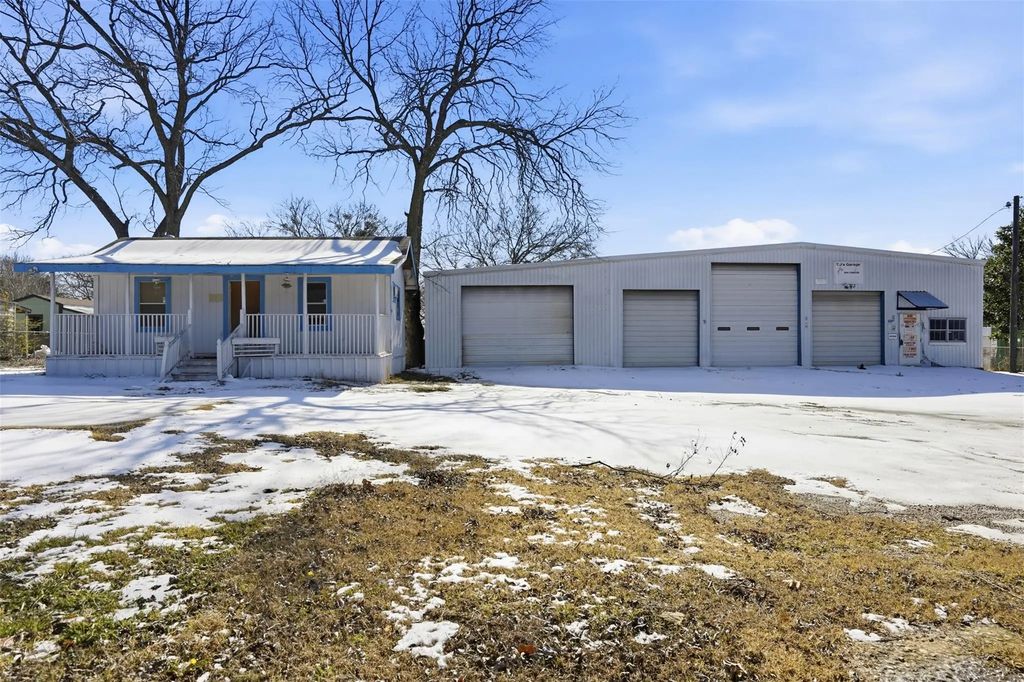 206 Watters Street, Cleburne