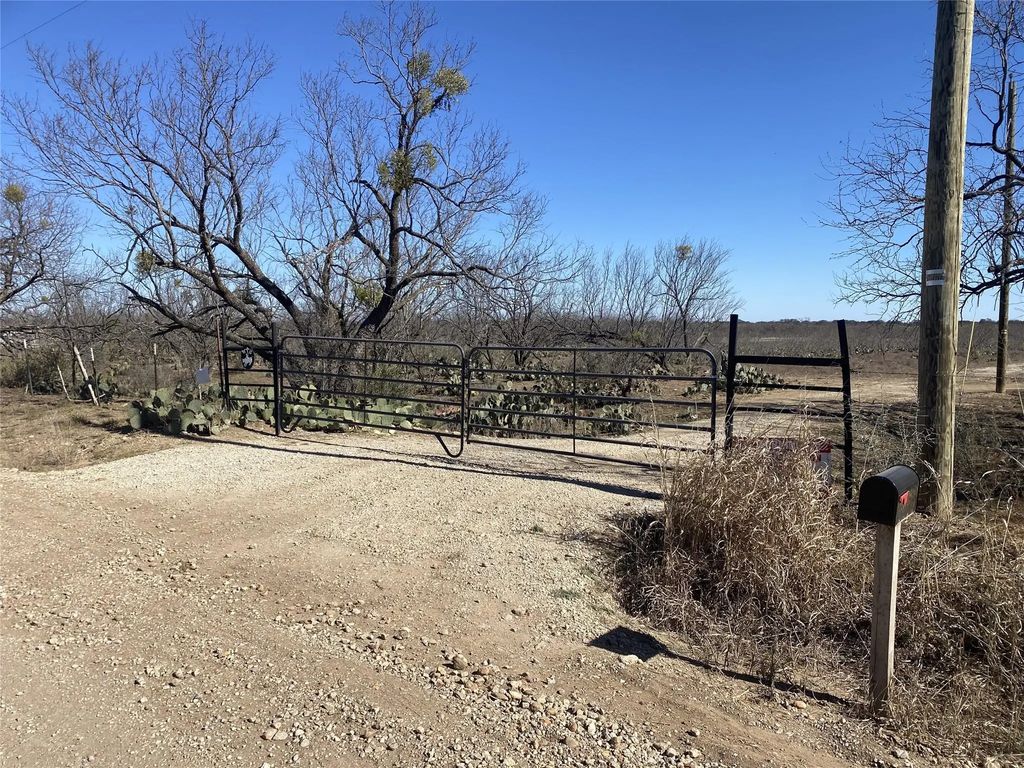 15605 County Road 211, Brookesmith