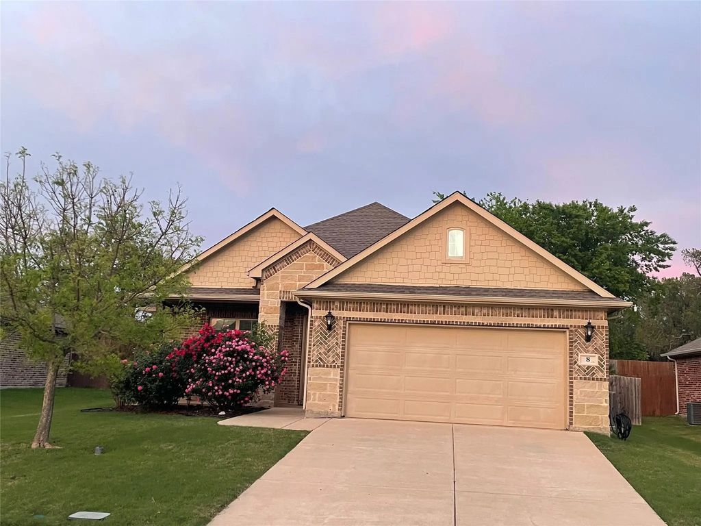 8 Pleasant Valley, Sanger