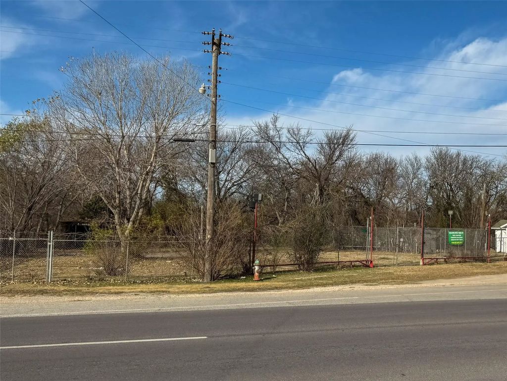 1709 N Main Street, Cleburne