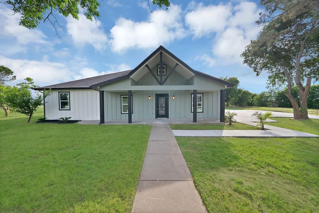 3800 County Road 1125, Cleburne