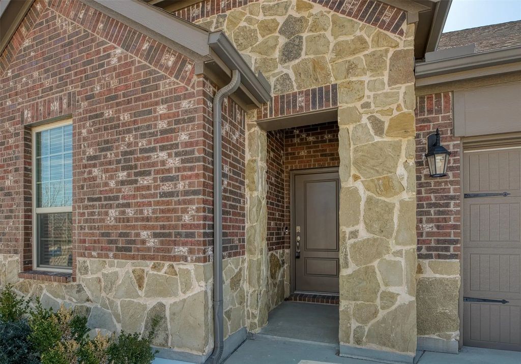 10908 Summer Rain Boulevard, Aubrey