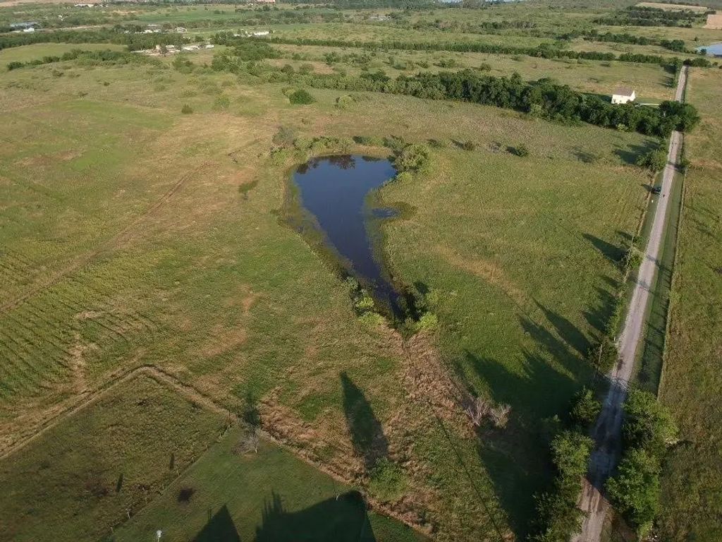 2801 Jones Road, Venus