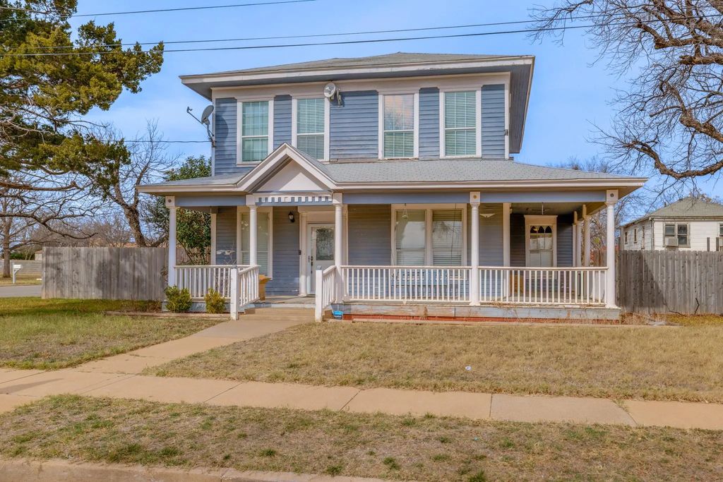 720 W Pecan Street, Coleman