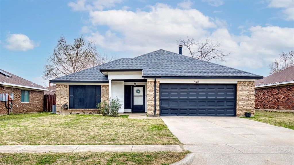 2817 Country Creek Lane, Fort Worth