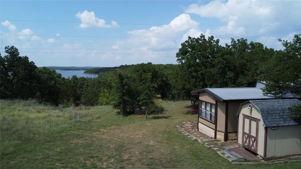 194 Lakeview Court, Sunset