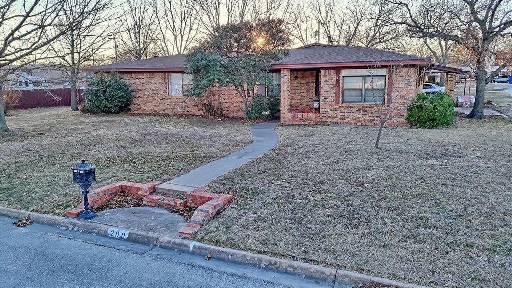 200 Louise Street, Nocona