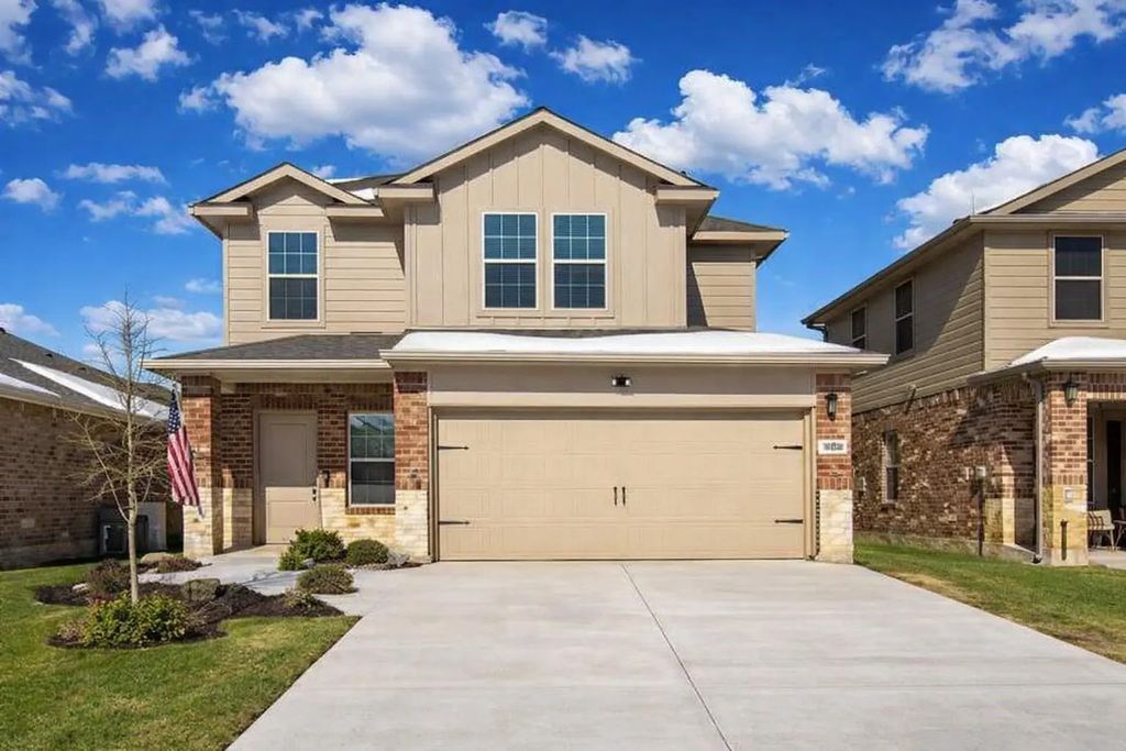 809 Trough Street, Royse City