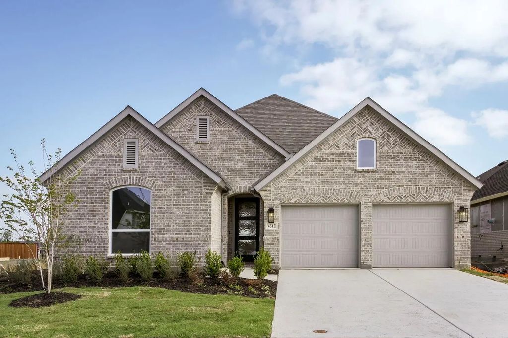 4312 Double Diamond Drive, Celina