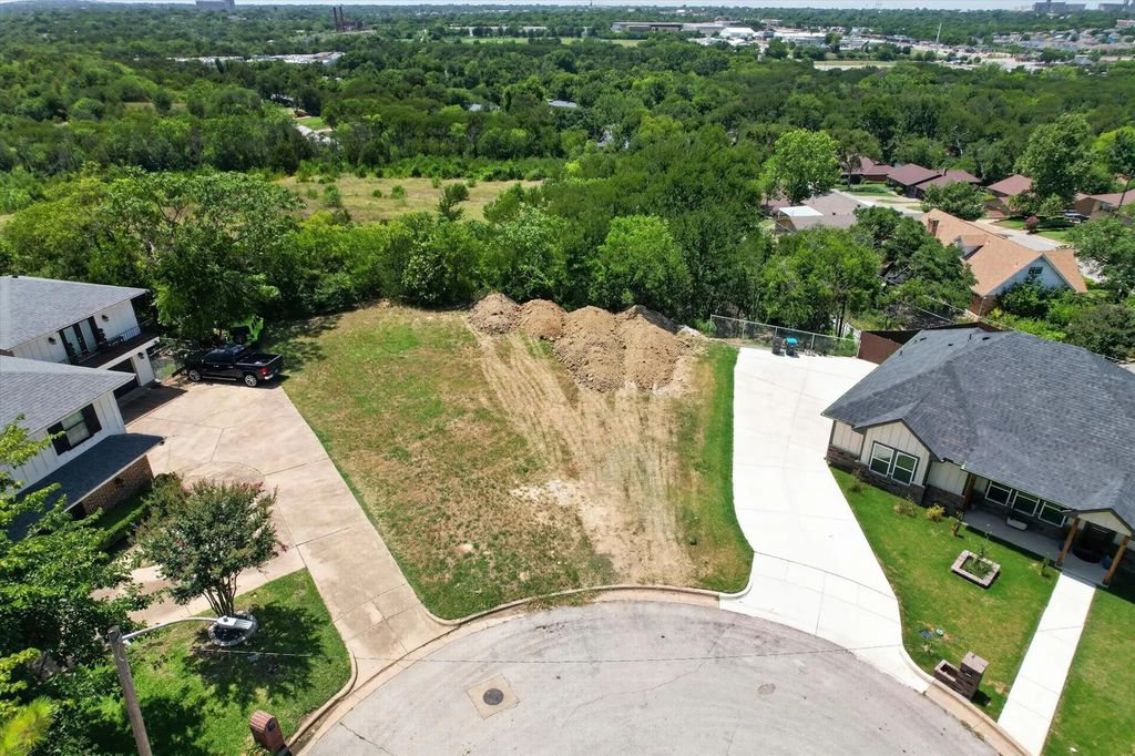 2300 Donnyville Court, Fort Worth