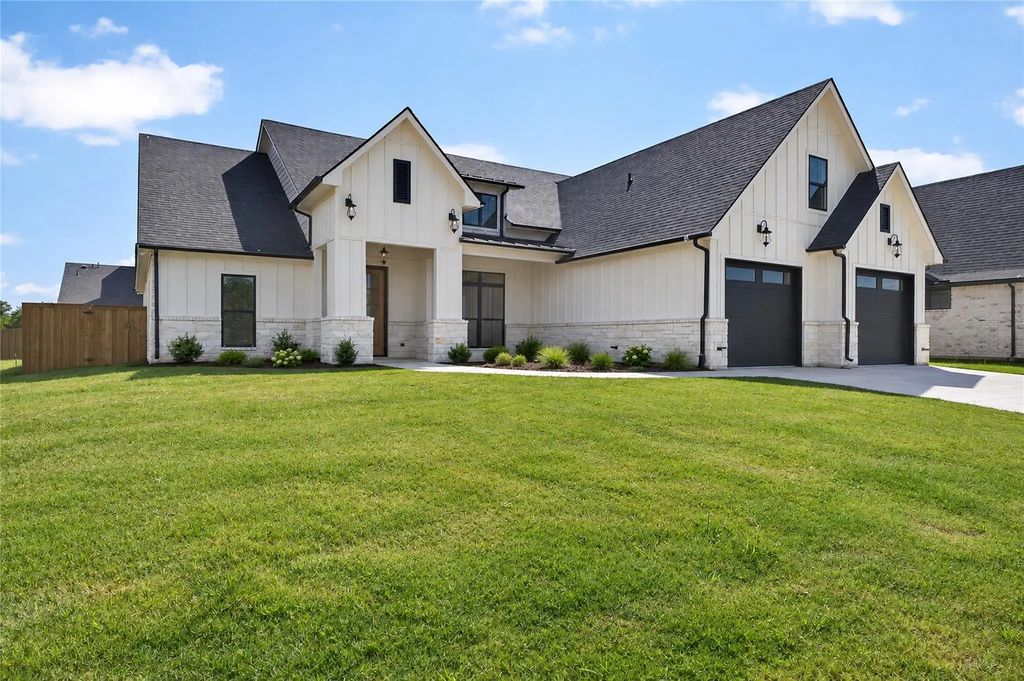 2033 Nichole Boulevard, Pottsboro