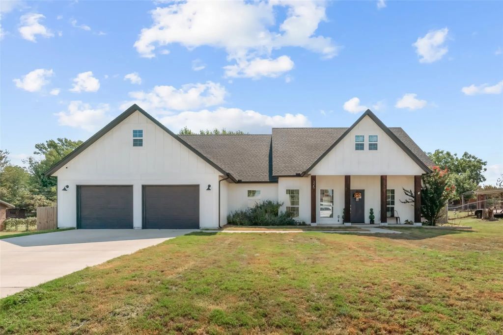 325 Berryhill Drive, Springtown