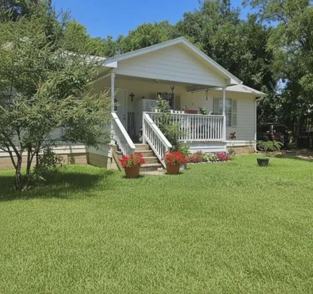 410 W 11th Street, Bonham