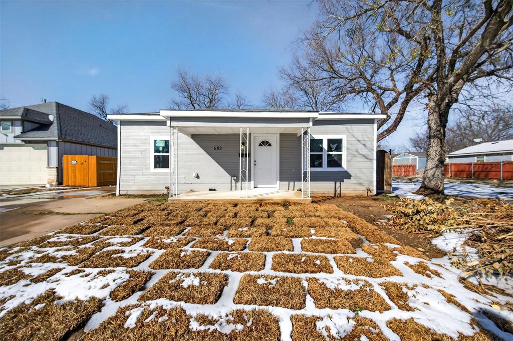 603 E Willingham Street, Cleburne