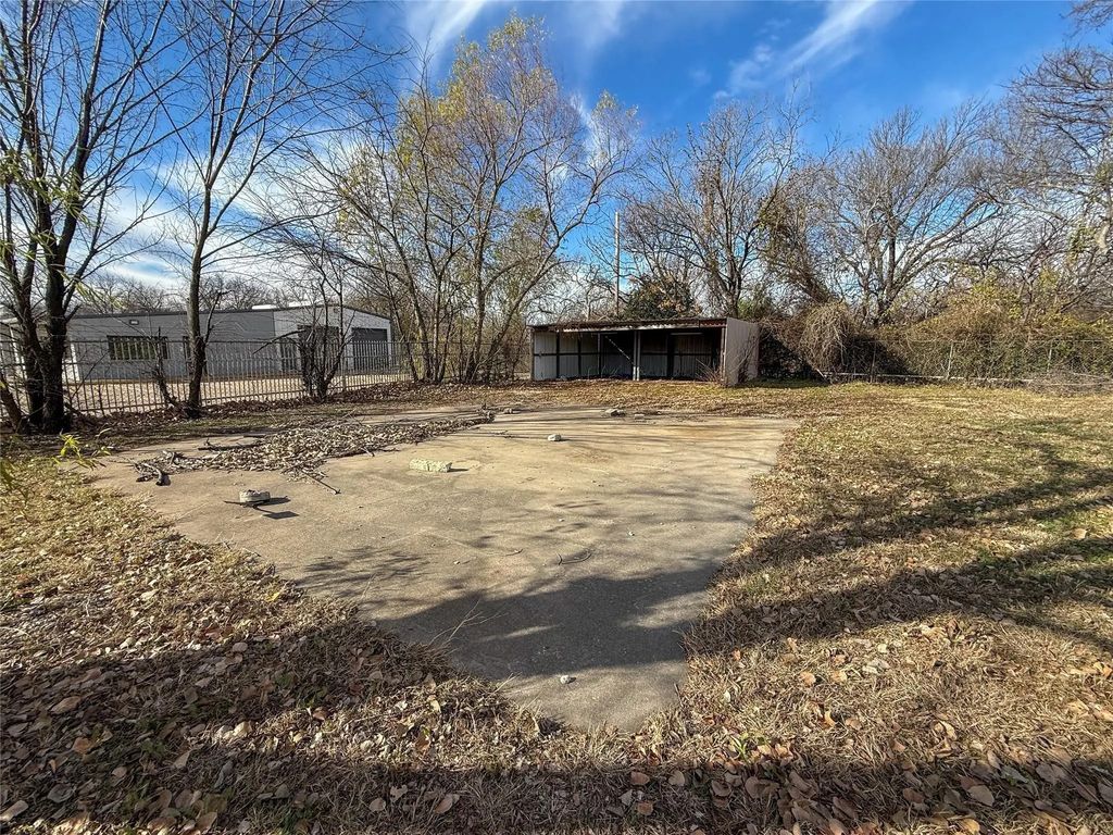 1709 N Main Street, Cleburne