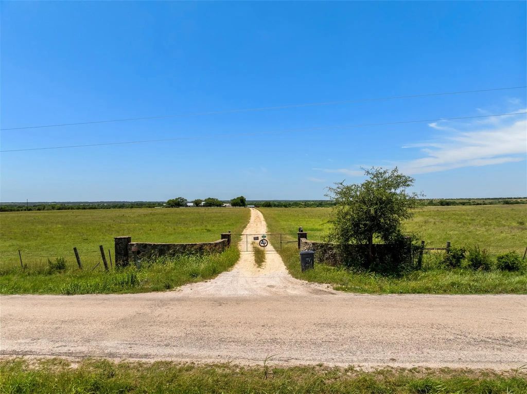 104 County Road 213, Bertram