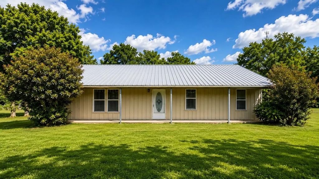 140 Pecan Street, Blossom