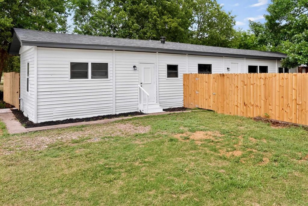 3112 Red River Street, Melissa
