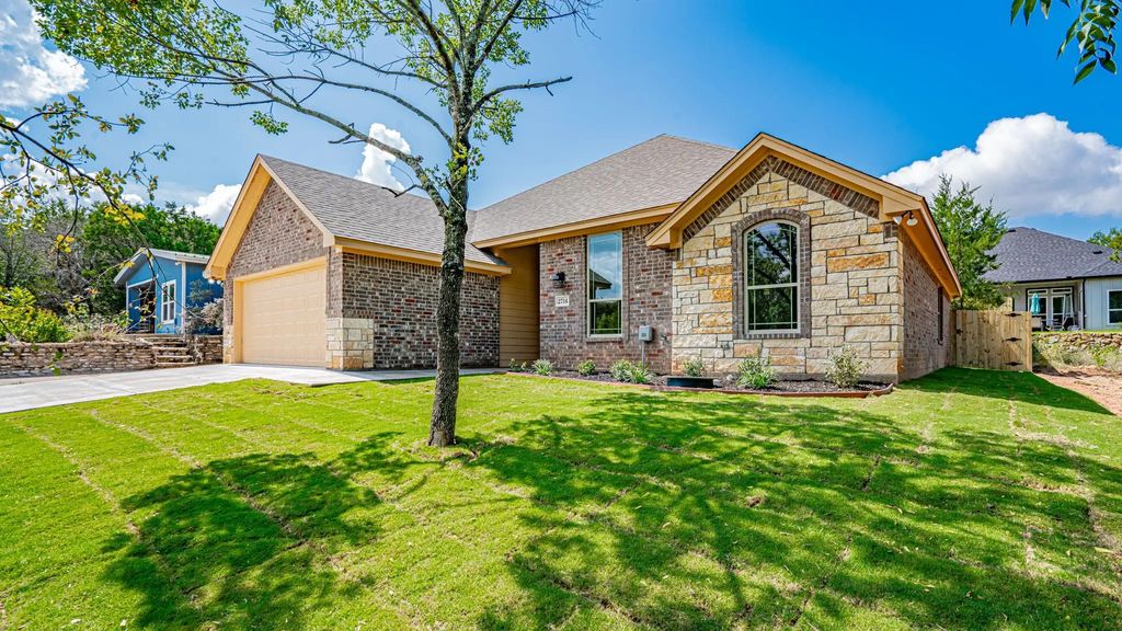 2714 Austin Drive, Granbury