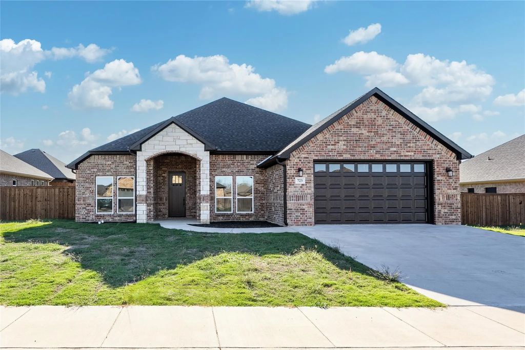 723 Cobblestone Circle, Mabank