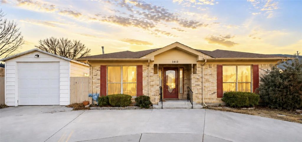 1413 Hickorywood Street, Sulphur Springs