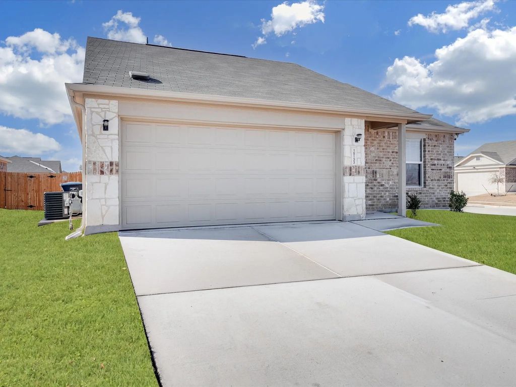 15133 Hacienda Post Trail, Fort Worth