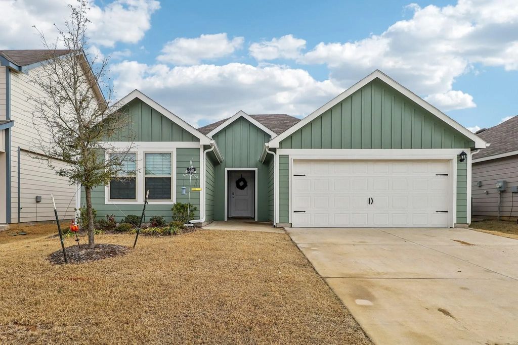550 Burnett Trail, Canton