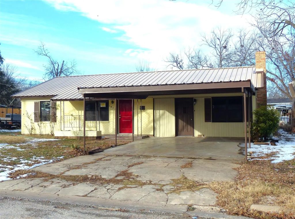 1922 S Pine, Brady