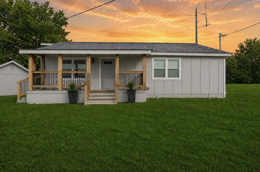 108 Reservoir Street, Sulphur Springs