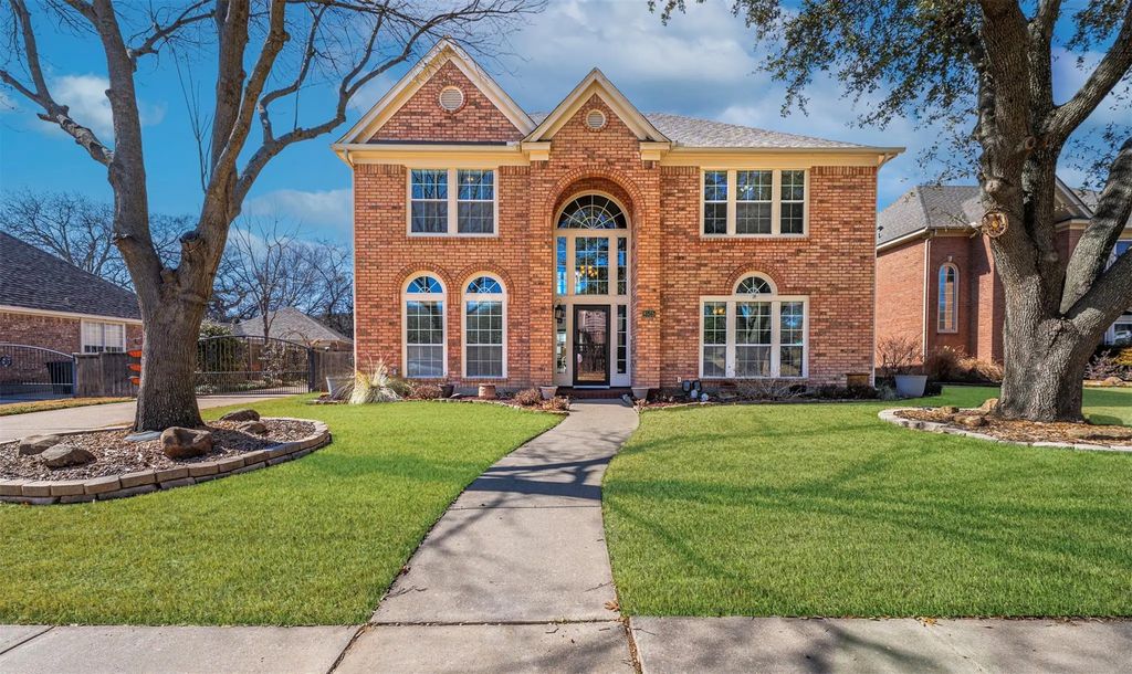 8525 Castle Creek Road, North Richland Hills