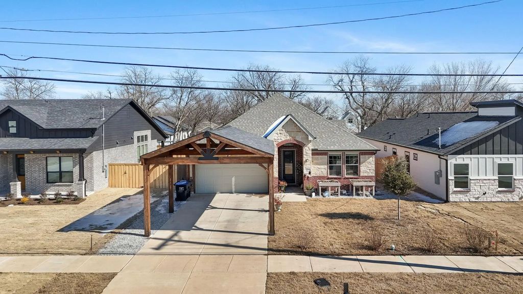 2219 College Street, Greenville