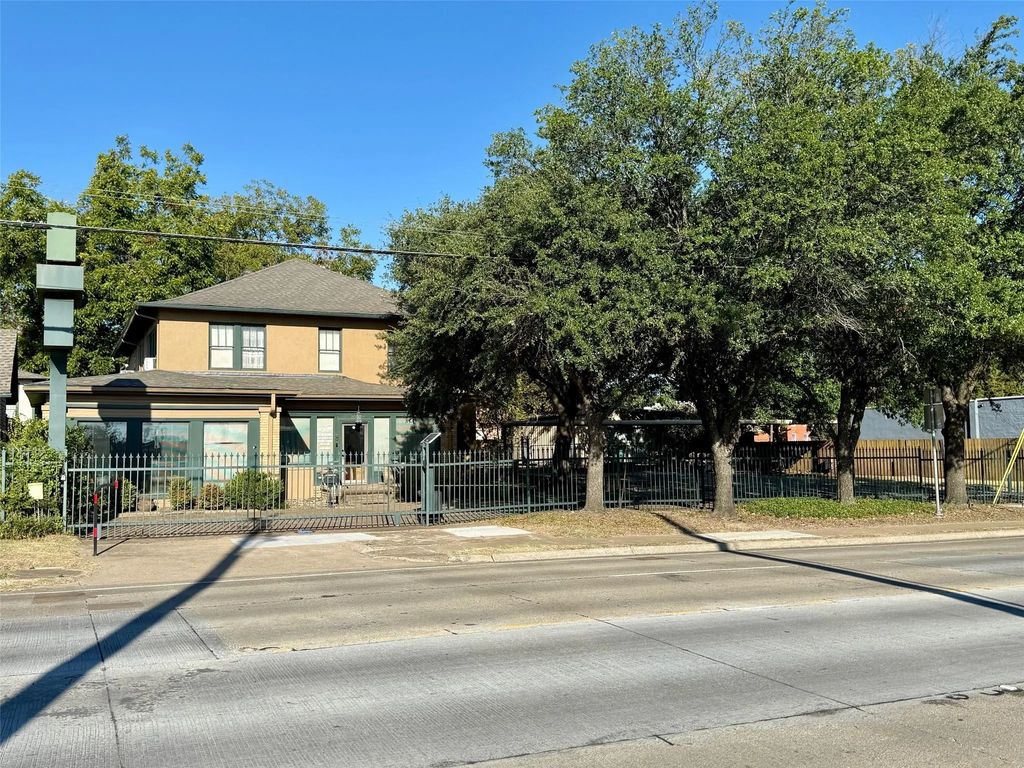 203b N Rockwall Avenue, Terrell