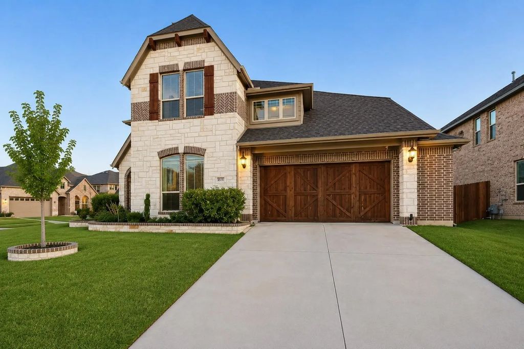 476 Wolf Creek Drive, Waxahachie