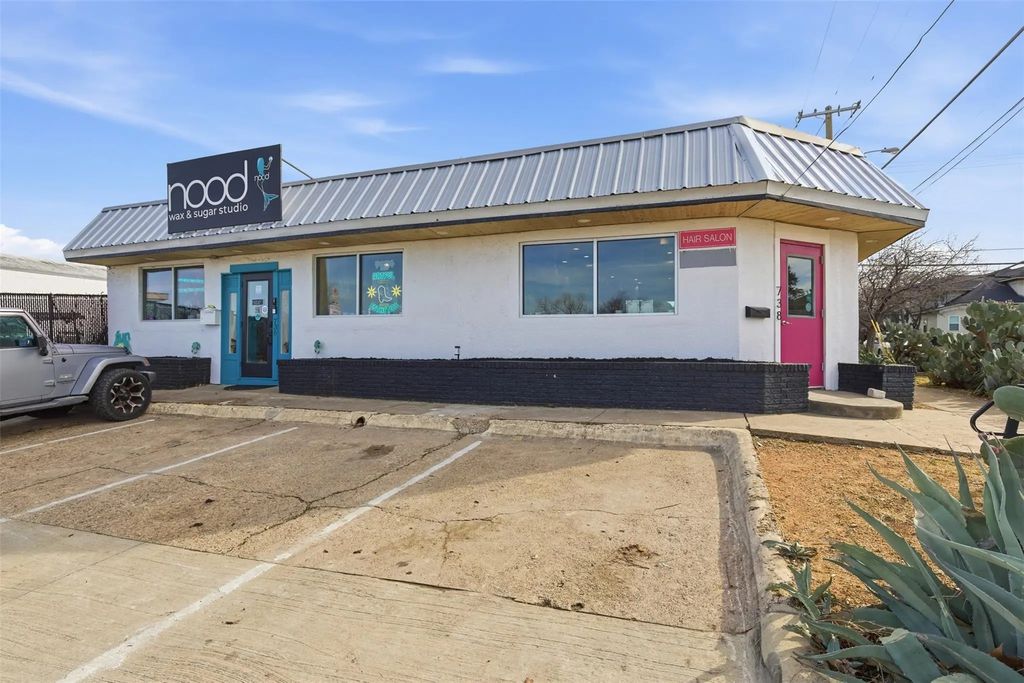 738 W Davis Street, Dallas